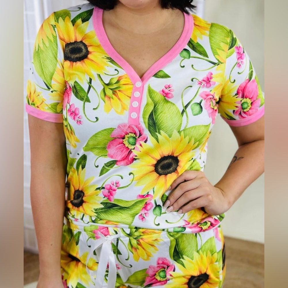 EUC - Shirley and Stone - Spring Floral Sleepwear Pajamas Lounge Set Womans XS